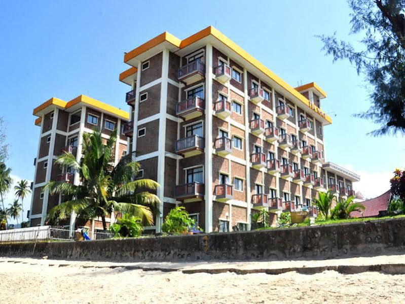 Hotel Bumi Asih Pandan Beach Resort Sibolga Exterior photo